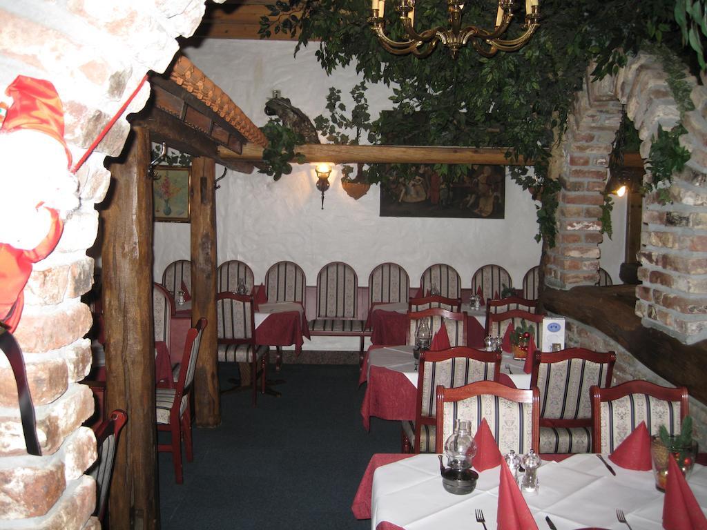Hotel Restaurant 